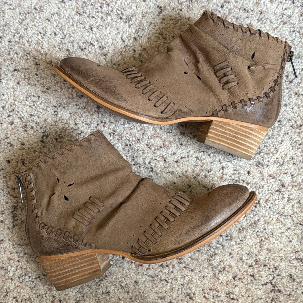 Rebels Corin Tan Booties